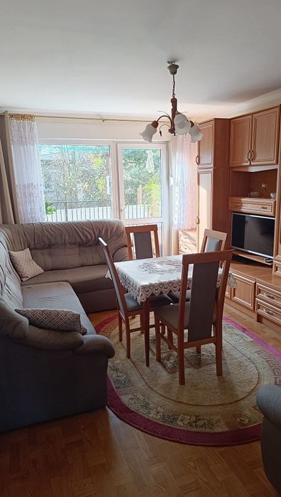 Wynajmę mieszkanie  3 pokojowe na 1 piętrze z balkonem.