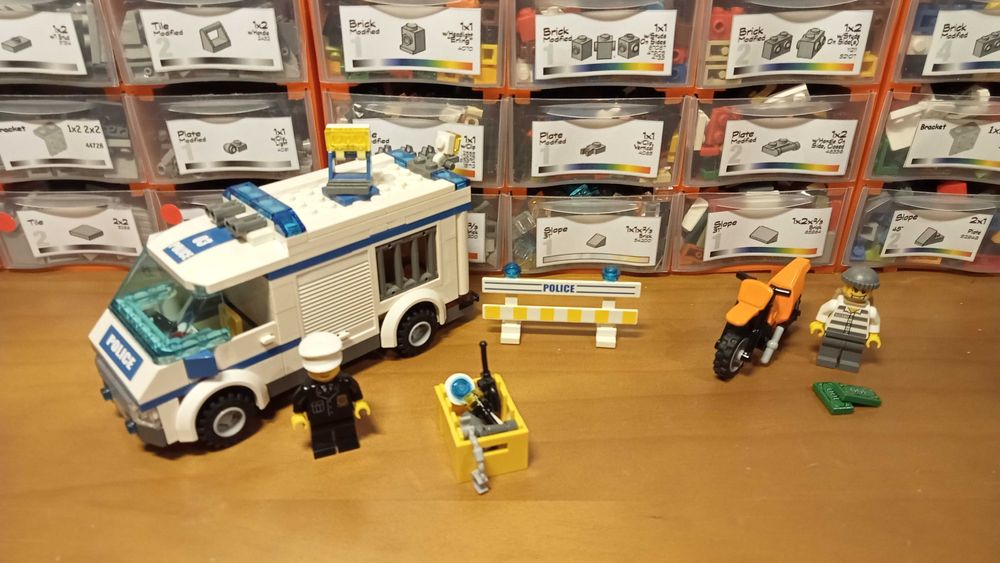 LEGO 7286 Prisoner Transport