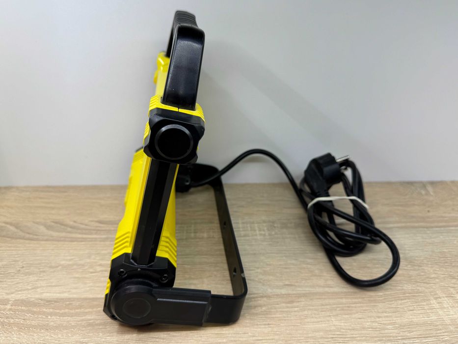 Reflektor LED KEL 30 W 3000 lm biały zimny IP65 – wydajny i niezawodny