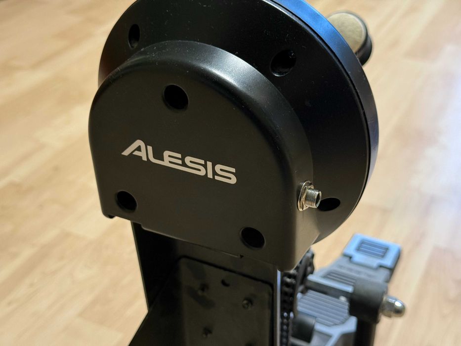 Педаль з педом бас-барабана для ударної установки Alesis DM6