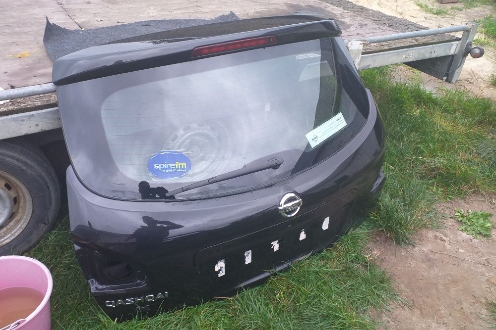 кришка багажника  nissan qashqai j10