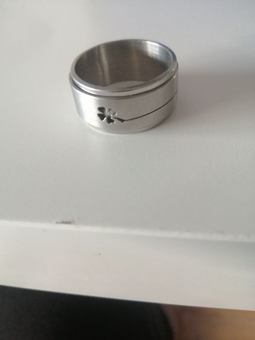 Vendo anéis (portes incluídos)