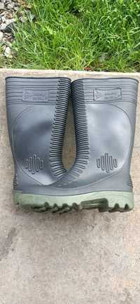 Продам резинові чоботи фірмові з металевим носком