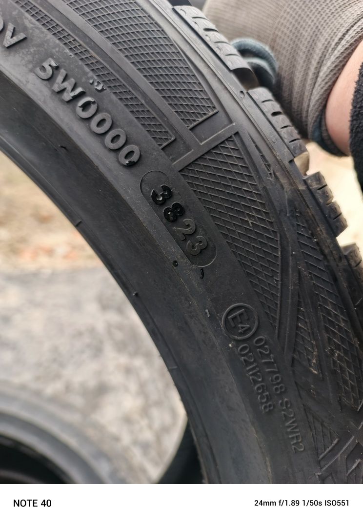 Nowe opony zimowe 255/40/19 Vredestein 23r
