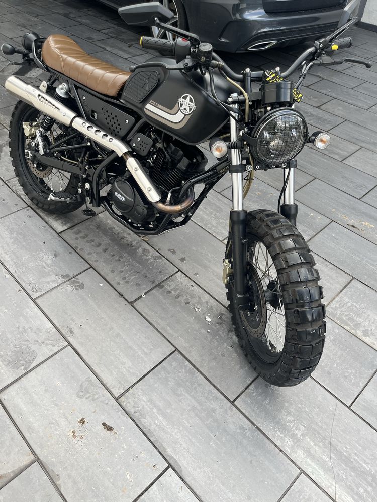 UM scrambler x 125