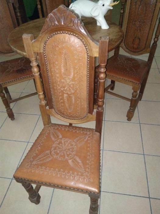 Conjunto móveis com mesa e cadeiras