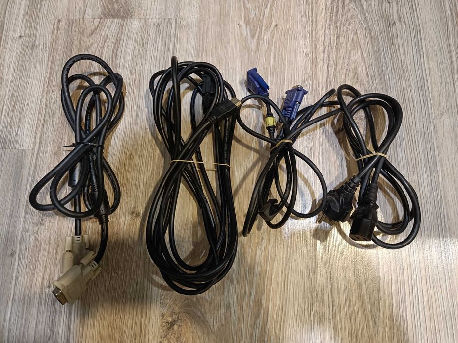 Monitor 22" Fujitsu Siemens LSL 3220WS + Bogaty Zestaw Kabli