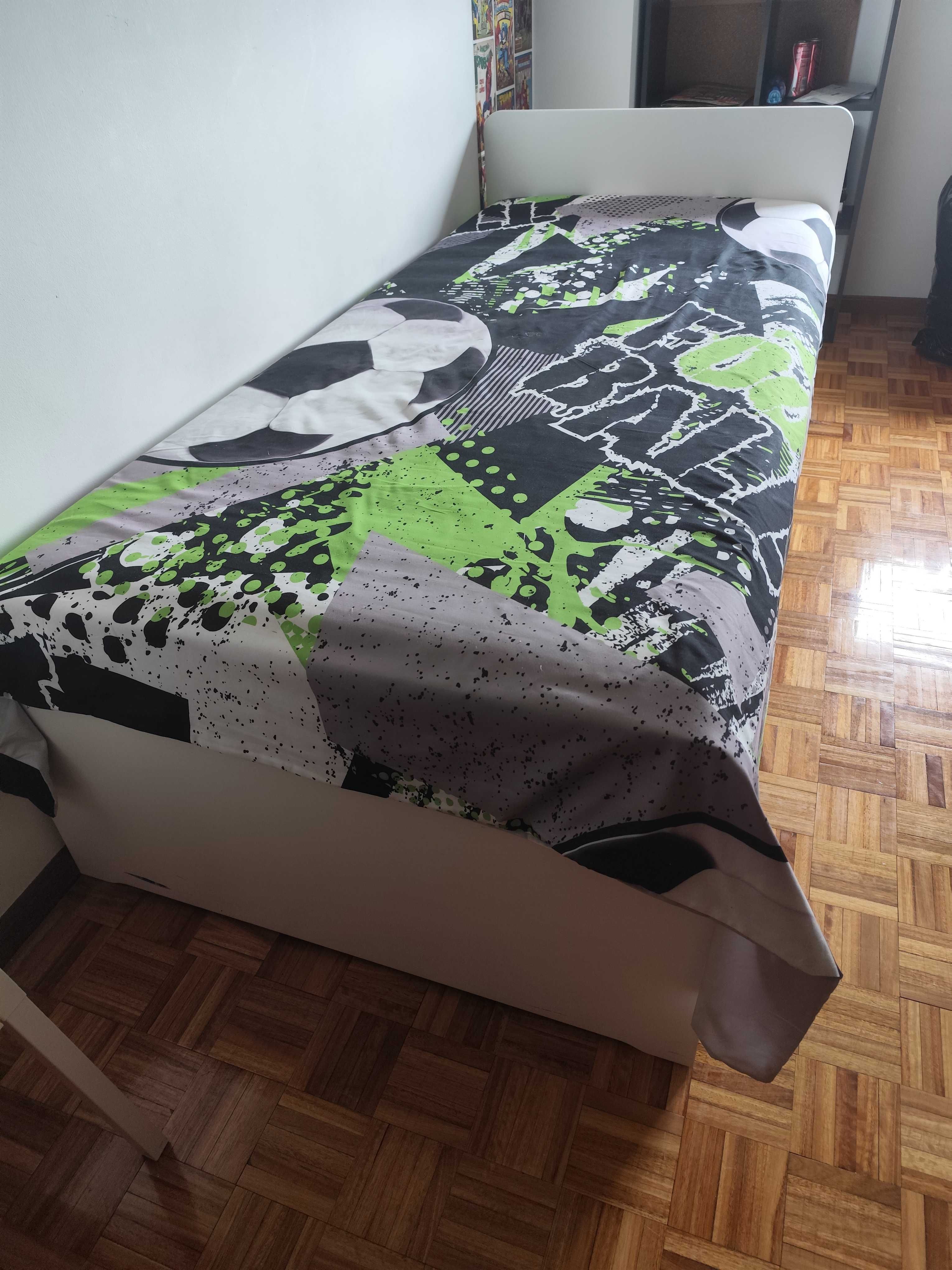 2 camas com estrado 90x200cm e 2 mesas cabeceira - como novas