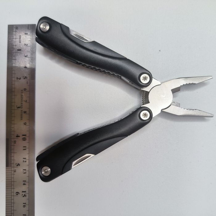 Мультифункціональний пристрій (мультитул) чорний