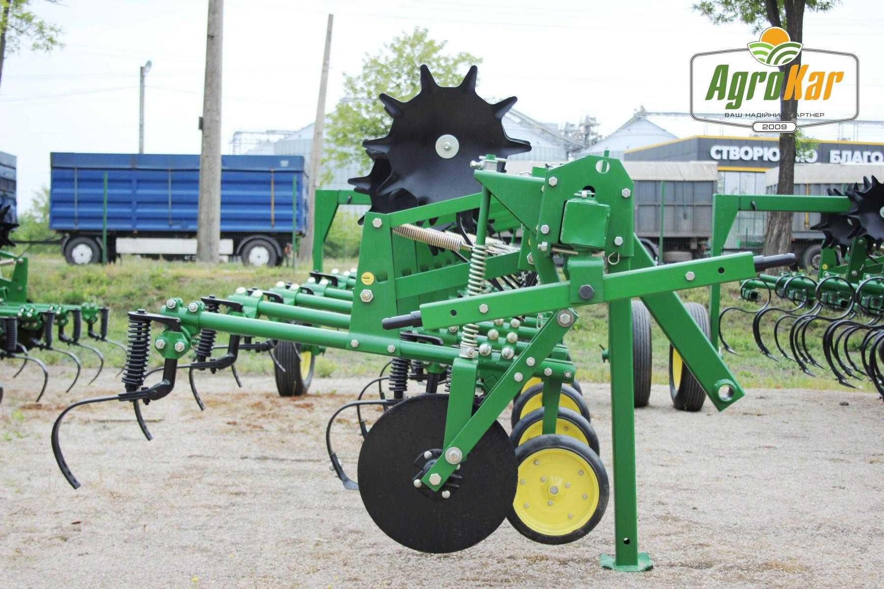 Просапний культиватор John Deere 825 (8 рядів)