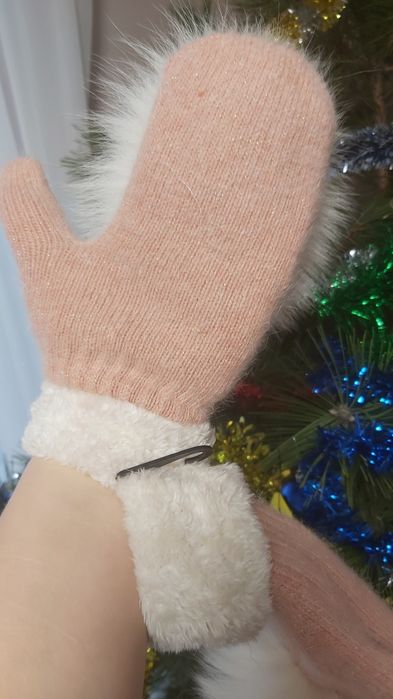 Рукавиці з  натуральним хутром песца, енота, чорнобурки