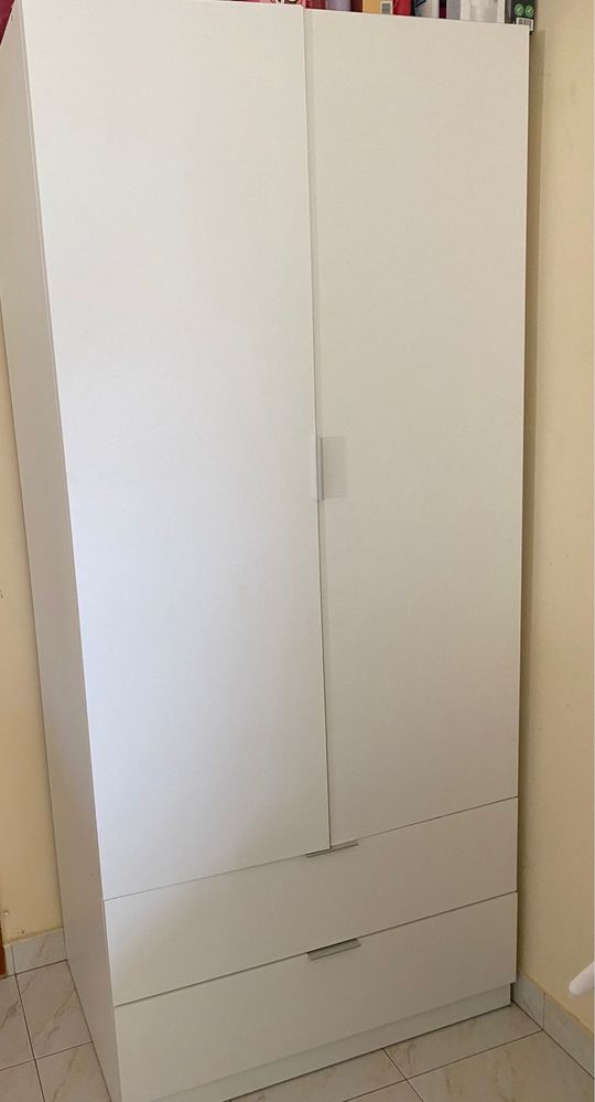 Guarda- roupa branco