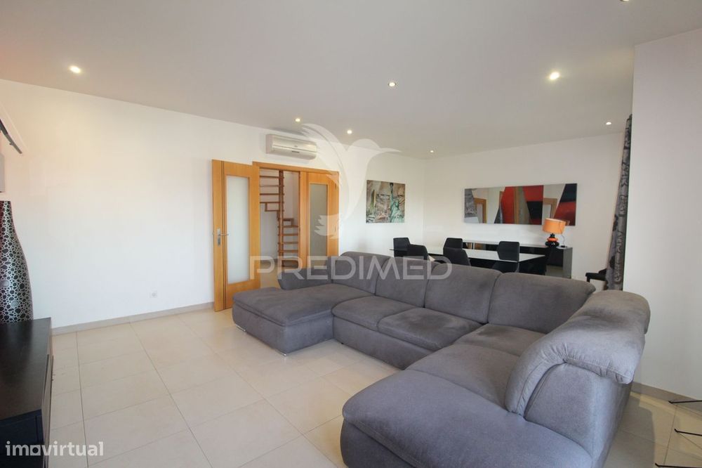 Duplex T3+1 com 2 garagens