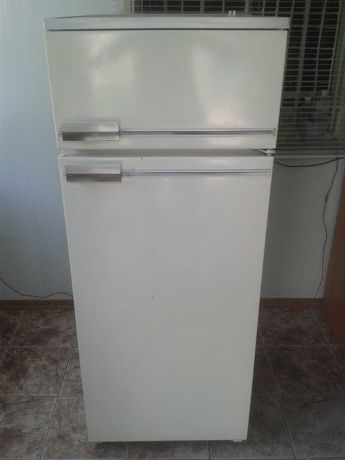 Холодильник двухкамерный  Бирюса.