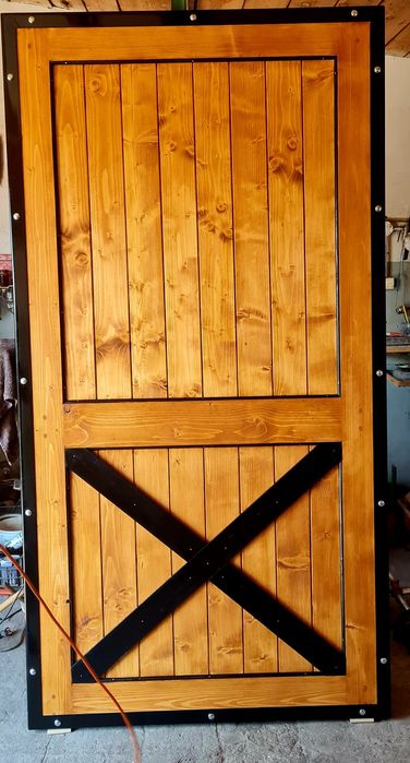 Drzwi garażowe drewniane