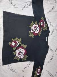 Czarny sweter w róże Szachownica