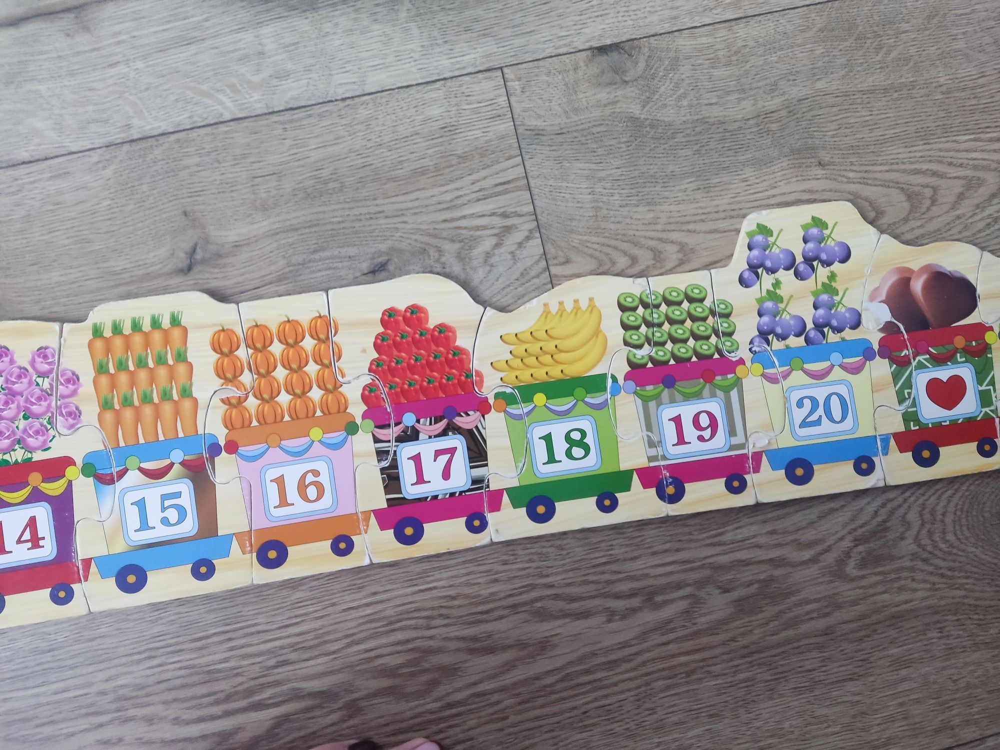 Drewniane puzzle pociąg