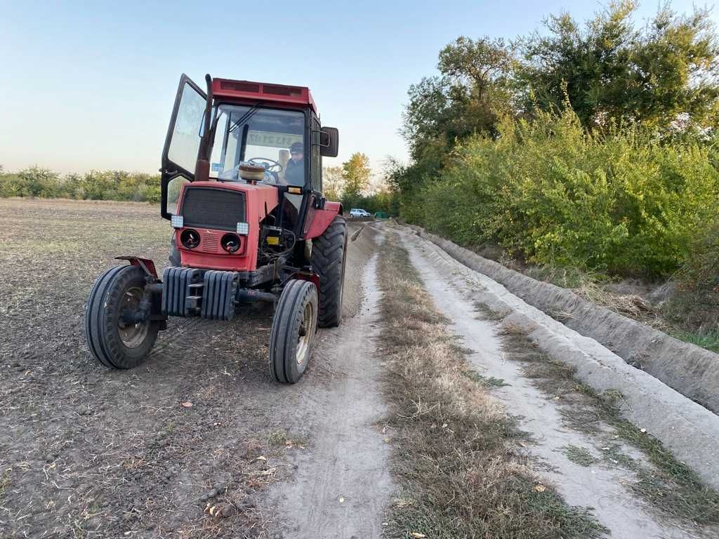 Трактор ЮМЗ 8040 траншеекопатель