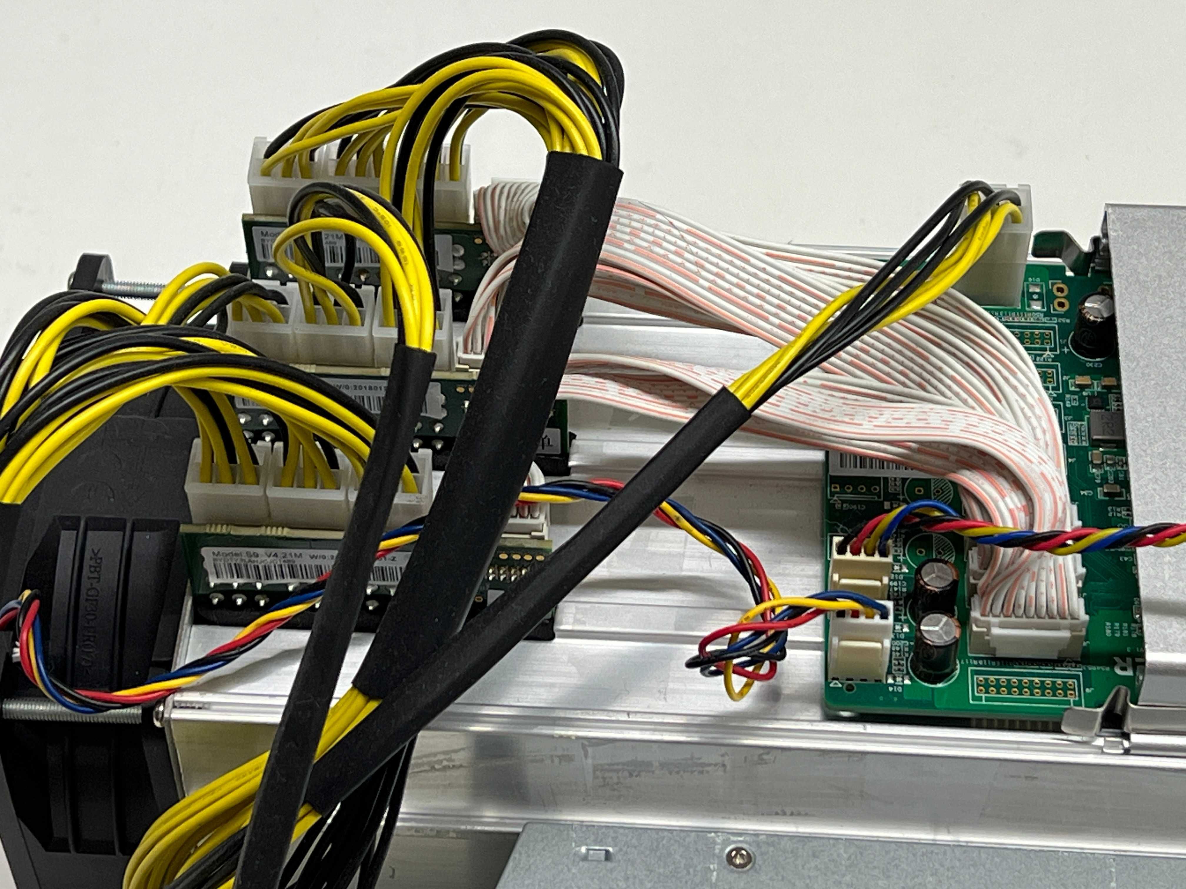Bitmain Antminer S9 - Usado