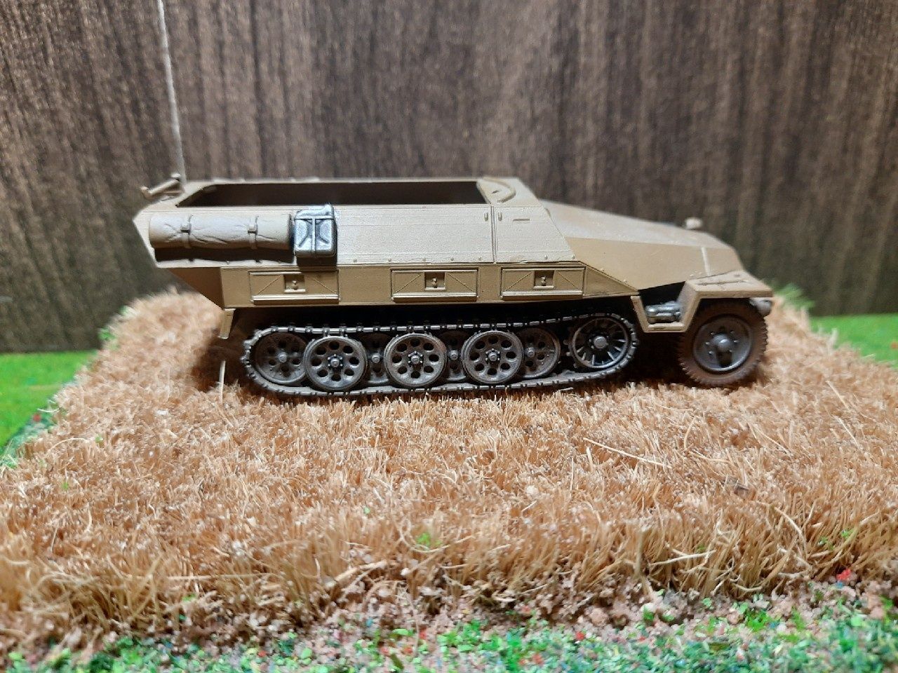 Bolt Action Transporter Sdkf Hanomag