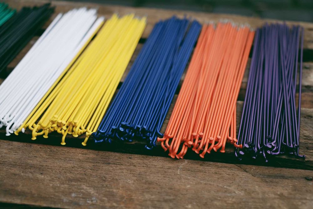 Szprychy Dartmoor, stal nierdzewna Sandvik T302, różne kolory,po 36szt