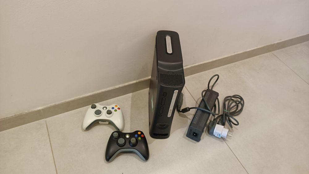 XBOX 360 Konsola + 2x Pad 120GB HDD