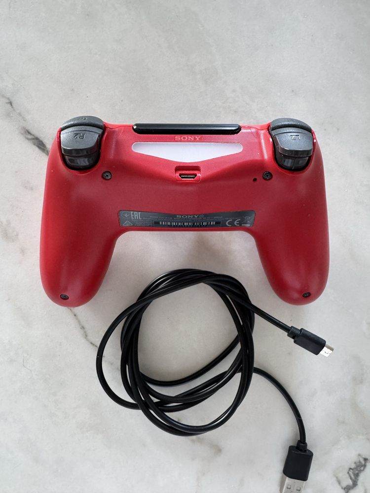 Pad DualShock 4 (PS4) – czerwony + kabel