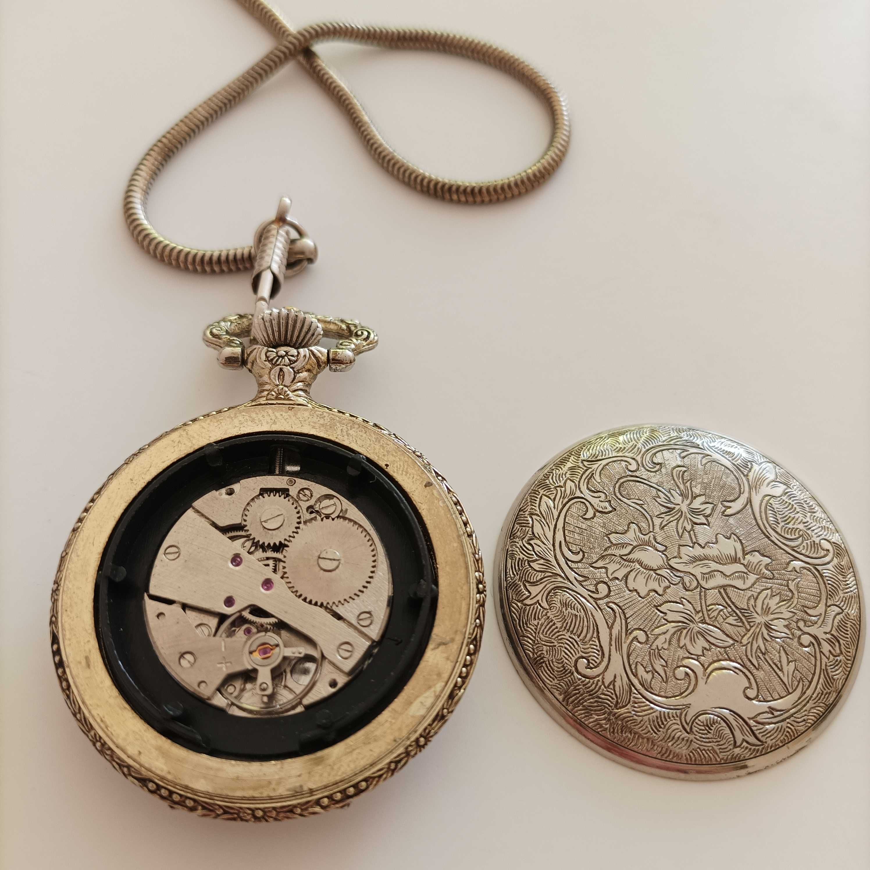 Stary zegarek kieszonkowy z łańcuszkiem - mechaniczny