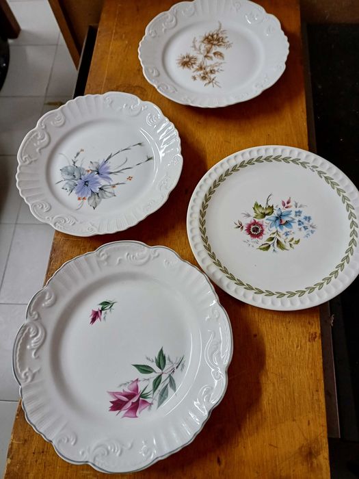 Pratos antigos decorativos da Vista Alegre