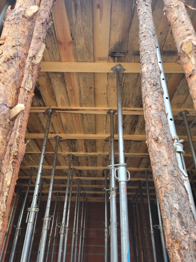 Stemple, deski szalunkowe oraz pasy na 250m2 szalunku