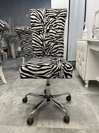 Krzesło w zebrę - salon kosmetyczny