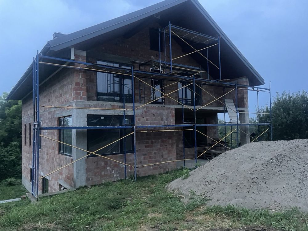 3 поверховий будинок на Гарячому Урбані по вулиці немирівська
