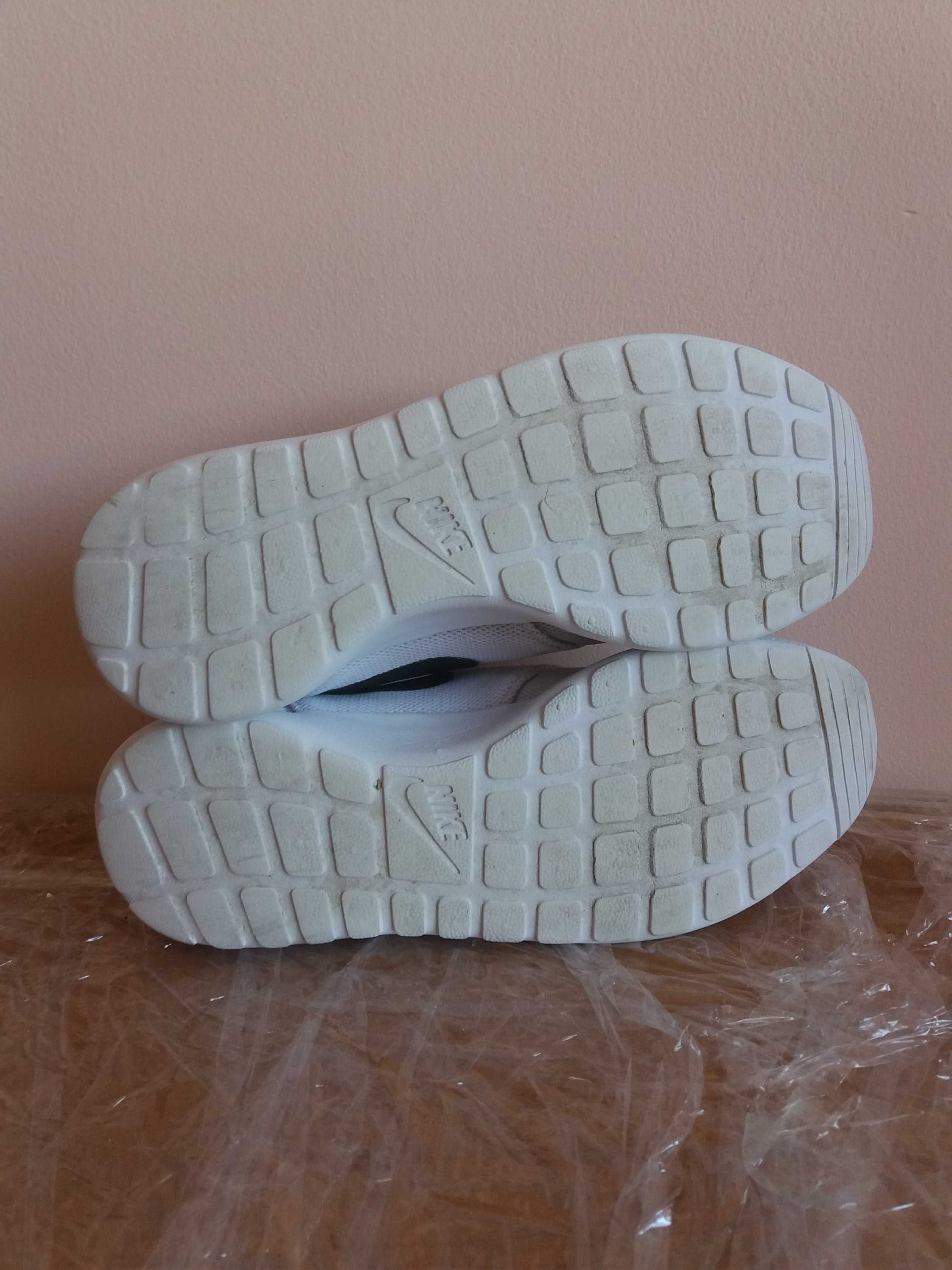Białe buty Nike Roshe Run 40 wkładka 26cm