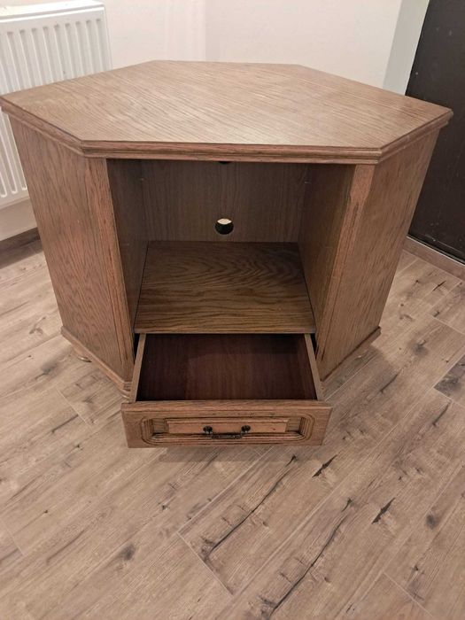 Rogowa, dębowa szafka RTV z szufladą
