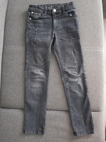 Spodnie jeans czarne 134 przetarcia