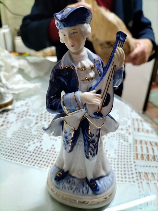 Par de músicos em porcelana