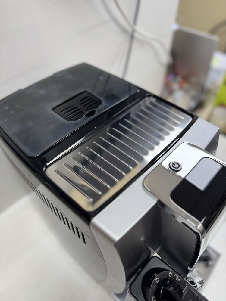 Кавомашина DeLonghi ECAM 350.55 B Dinamica кава в подарунок