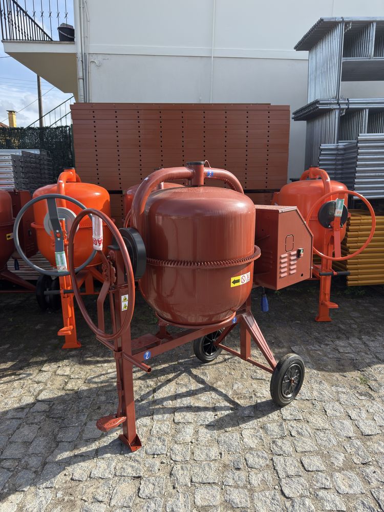 Betoneira Lis 200lts Monofásica Nova