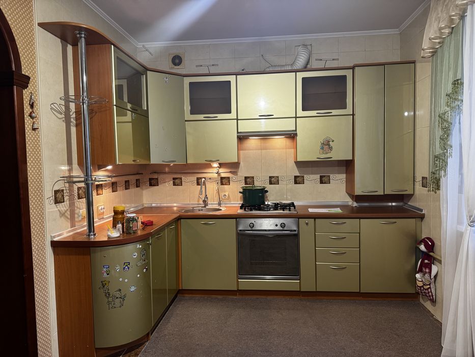 Кухня з технікою