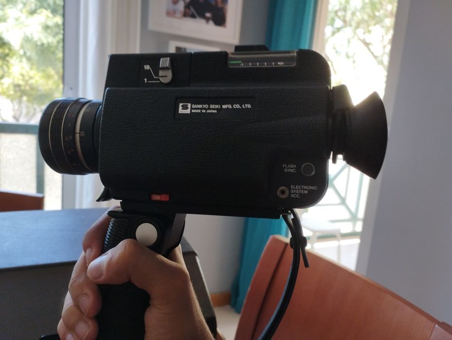 Câmara de filmar antiga em bom estado