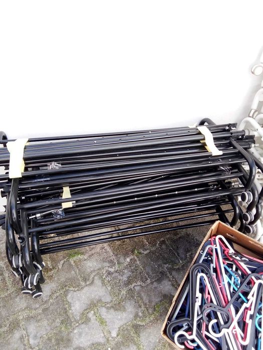 Suportes seminovos IKEA e cabides para loja ou casa