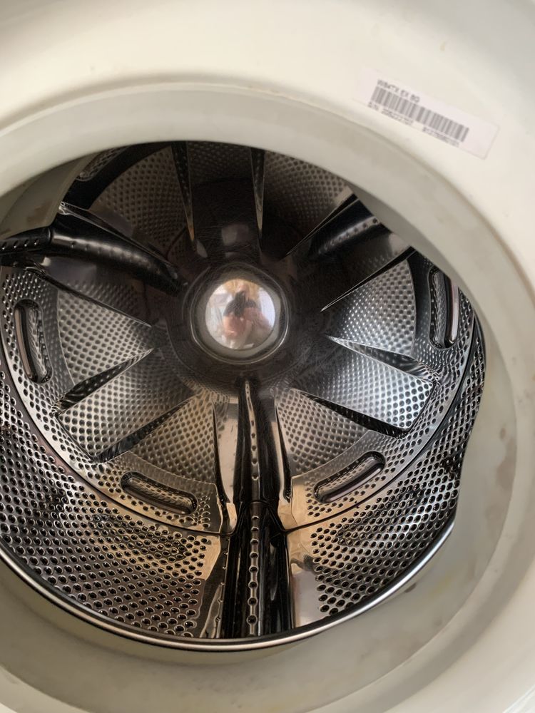 Пральна машина Indesit W84TX.