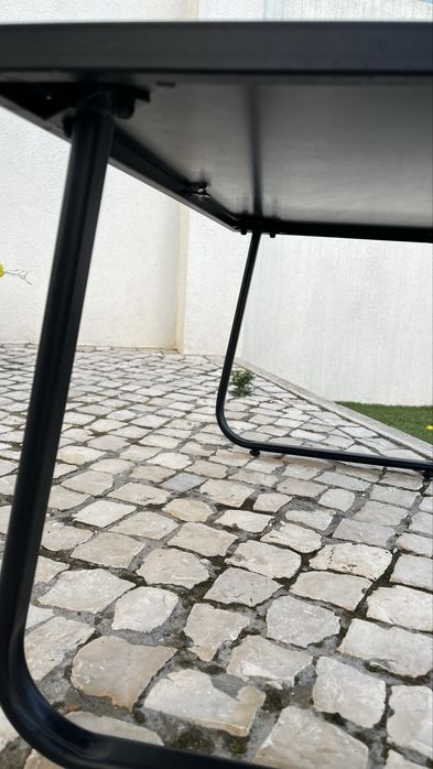 Mesa em boas condições