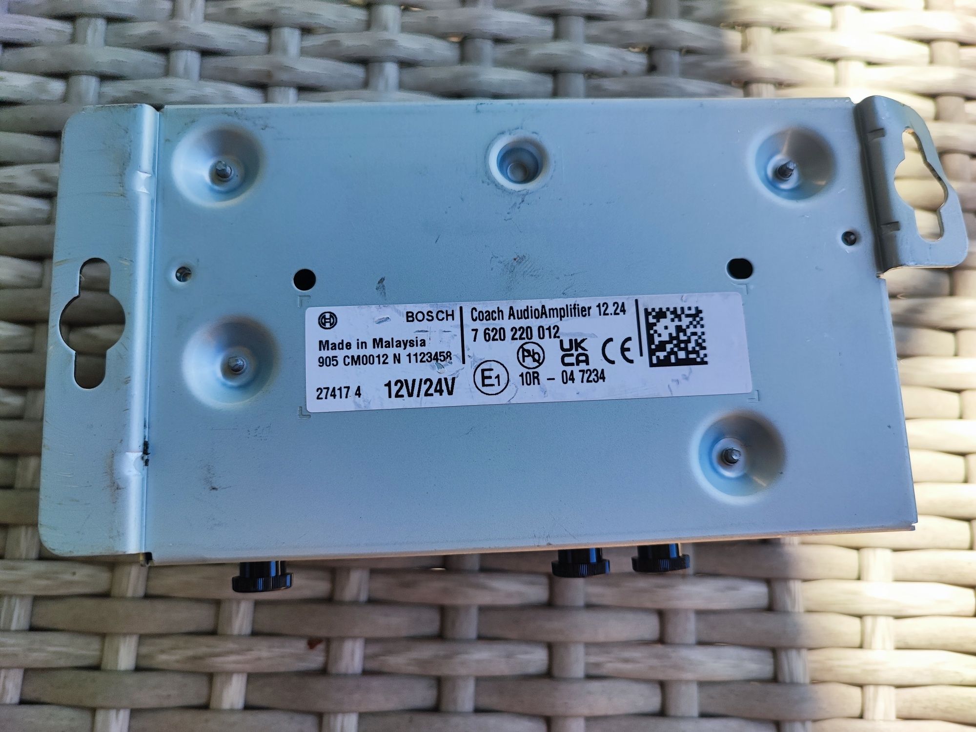 Wzmacniacz audio Bosch 12/24 volt