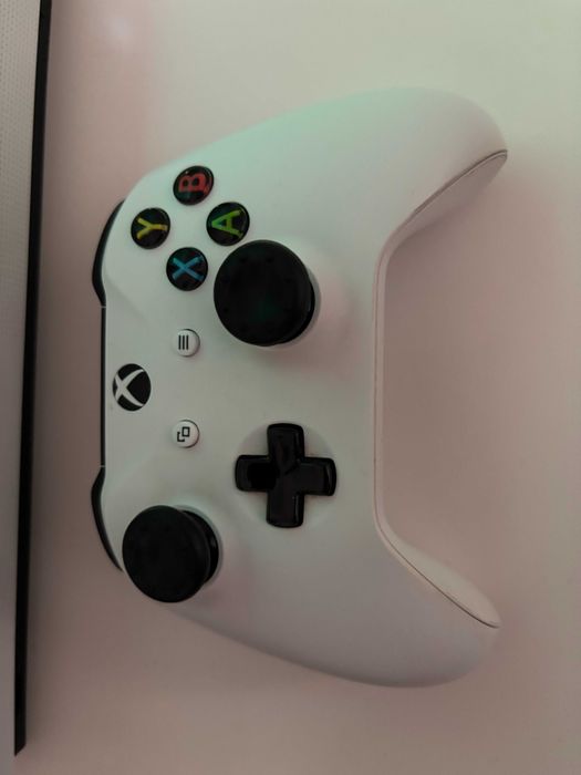 Consola Xbox one S 512 com comando