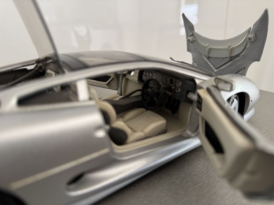 Jaguar XJ220 - Miniatura 1:18