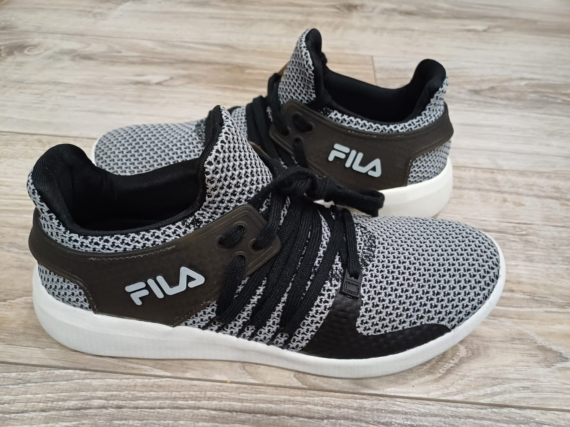 Adidasy Sneakersy damskie Fila rozm 39.