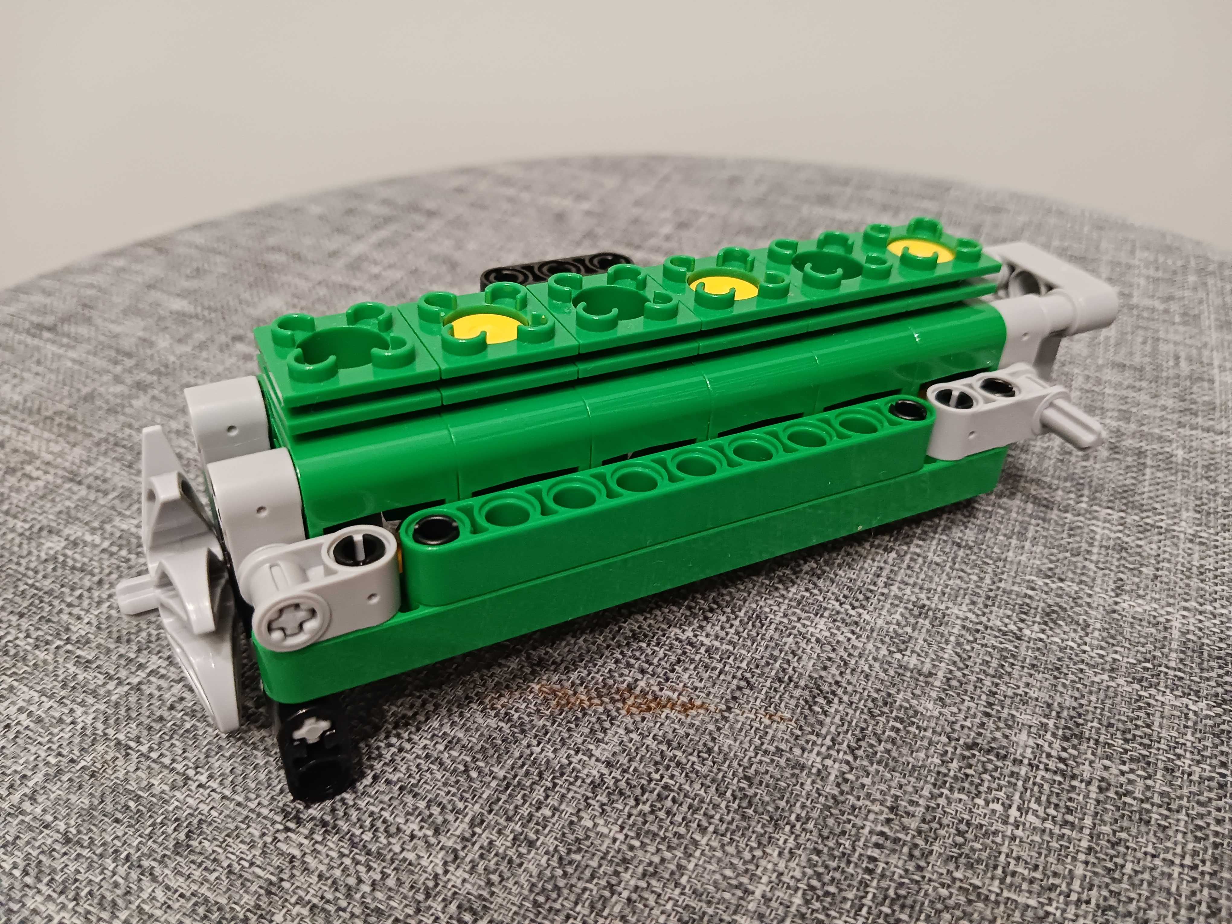 LEGO TECHNIC - silnik blok rzędowa 6 - kompletny, działający 42030