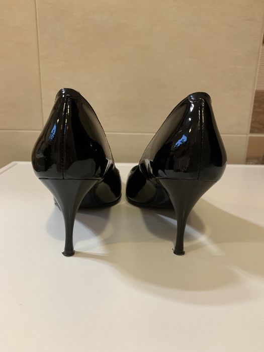 Buty / szpilki skórzane lakierowane Kazar 39