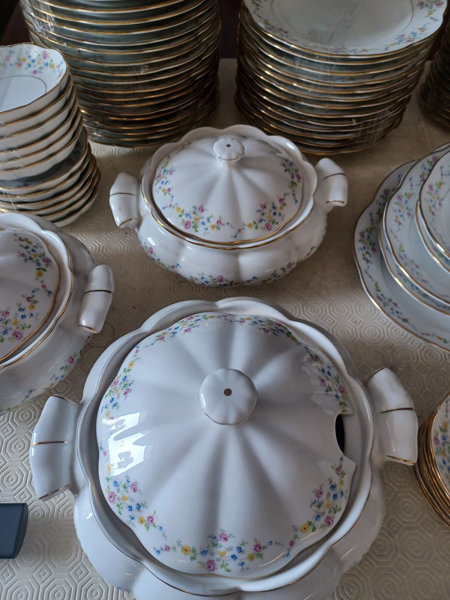 Serviço de jantar e café em porcelana